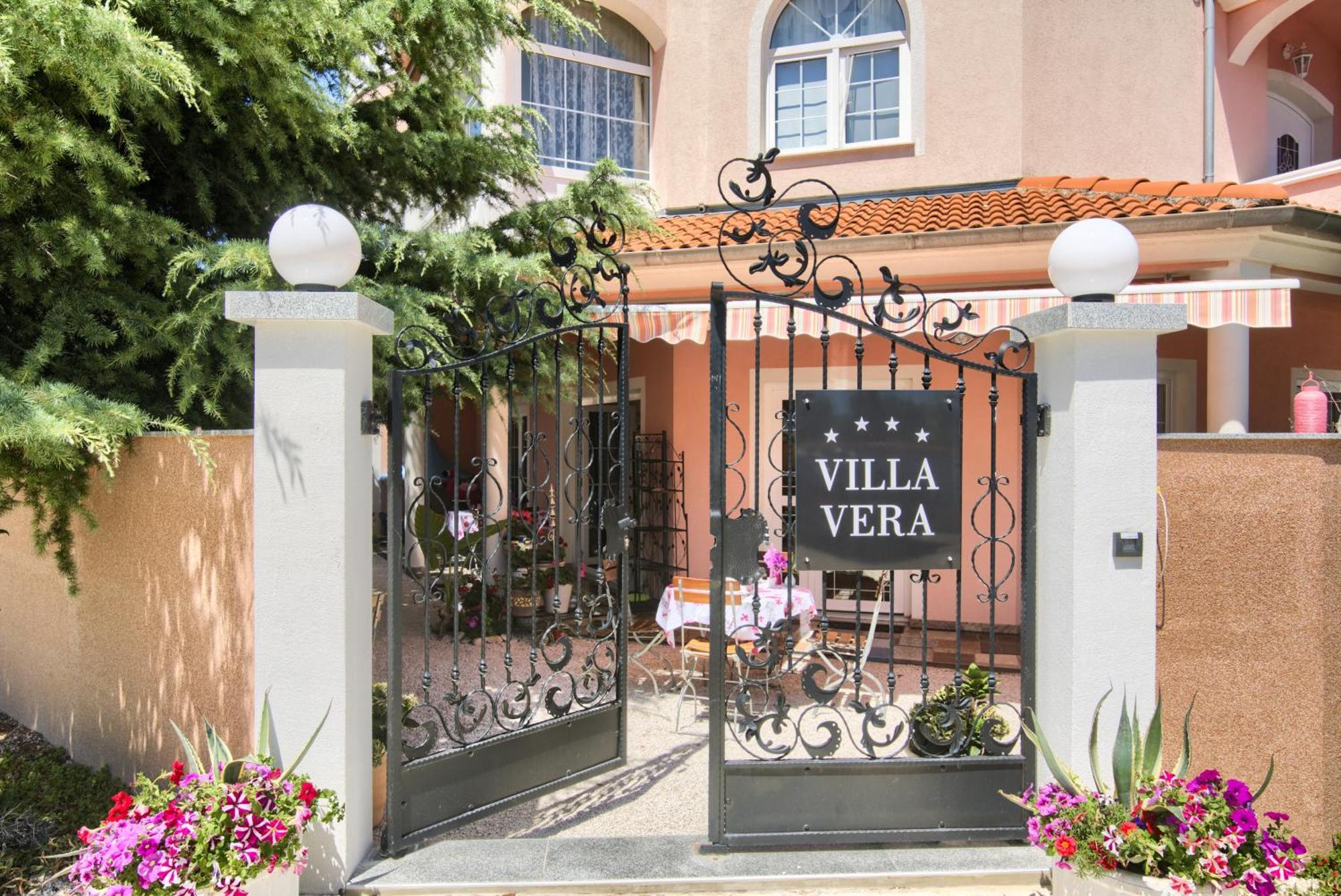 Hotel Villa Vera 2 Fažana エクステリア 写真